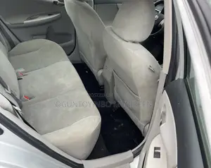 Toyota Corolla LE 4dr Sedan (1.8L 4cyl 4A) 2013 Silver