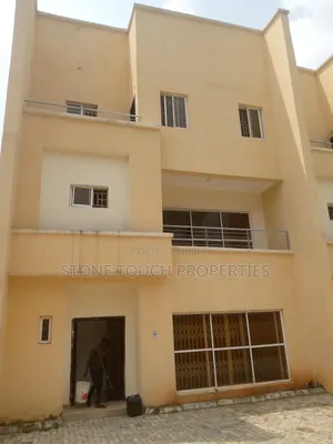 4bdrm Duplex in Chevron for sale