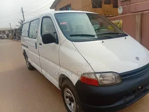 Toyota HiAce 2005 White