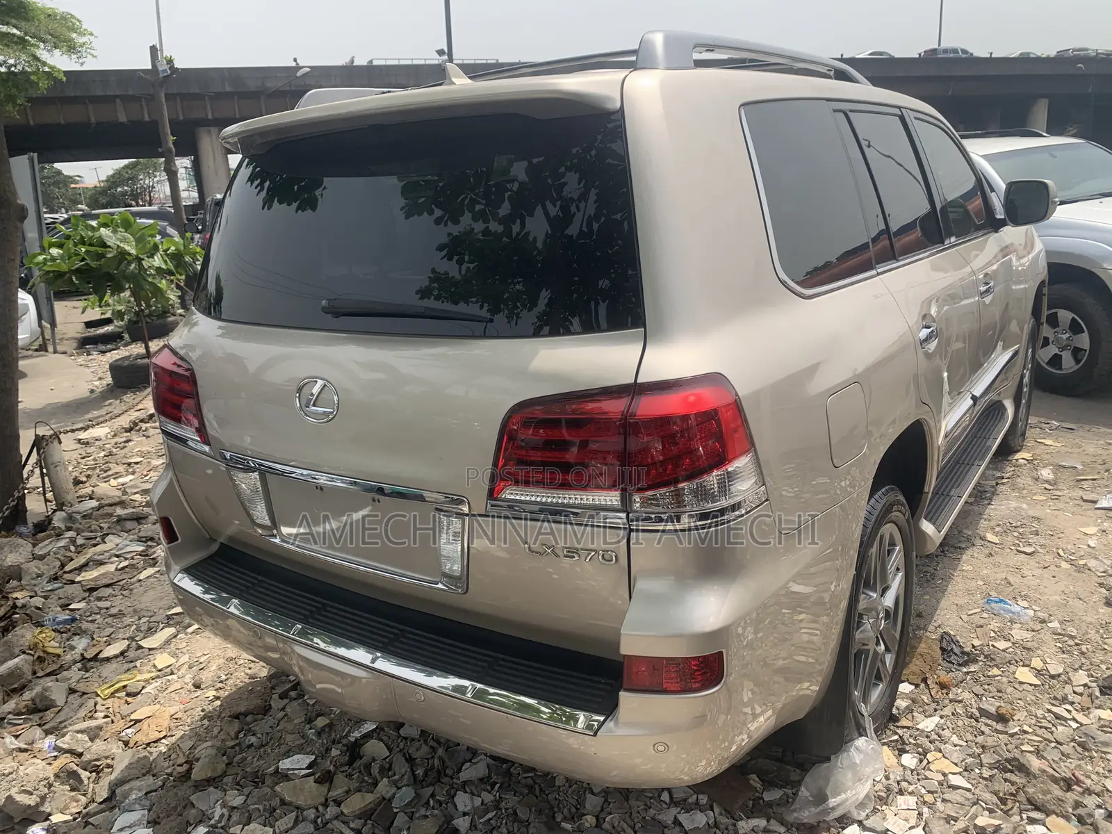 Lexus LX 570 AWD 2016 Gold