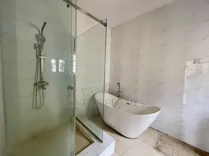 5bdrm Duplex in Ikota for rent