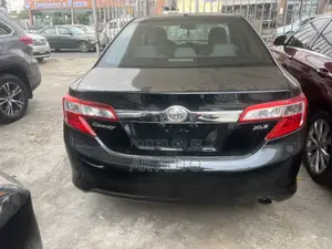 Toyota Camry XLE 4dr Sedan (2.5L 4cyl 6A) 2013 Green