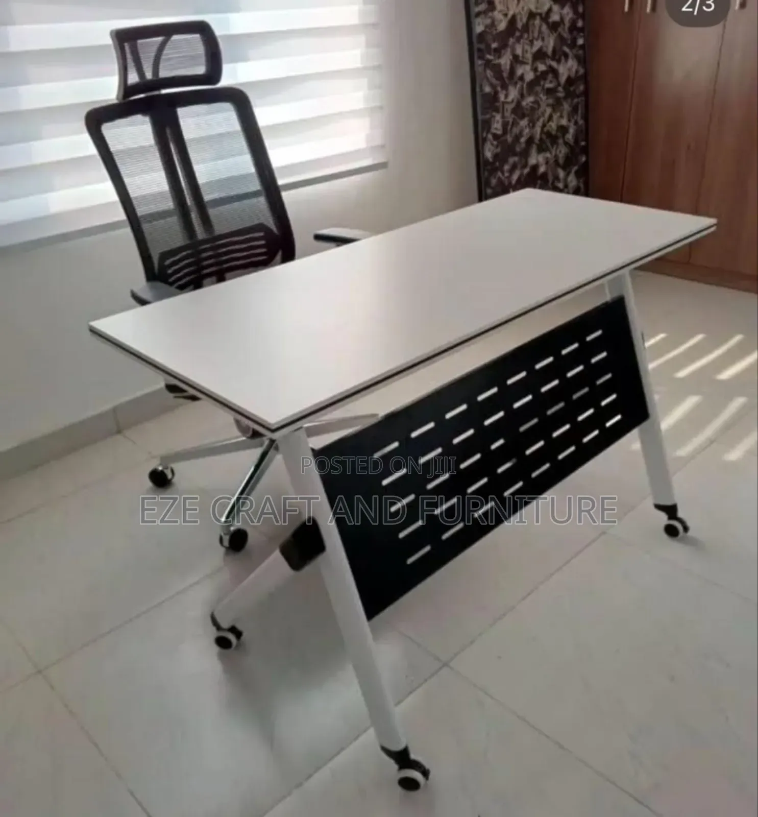 4feet Flipping Top Training Table
