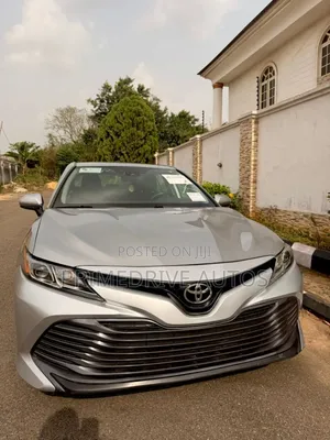 Toyota Camry LE FWD 2020 Silver
