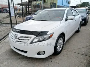 Toyota Camry XLE 4dr Sedan (2.5L 4cyl 6AM) 2010 White