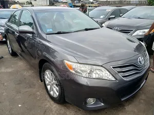 Toyota Camry XLE 4dr Sedan (2.5L 4cyl 6AM) 2010 Gray