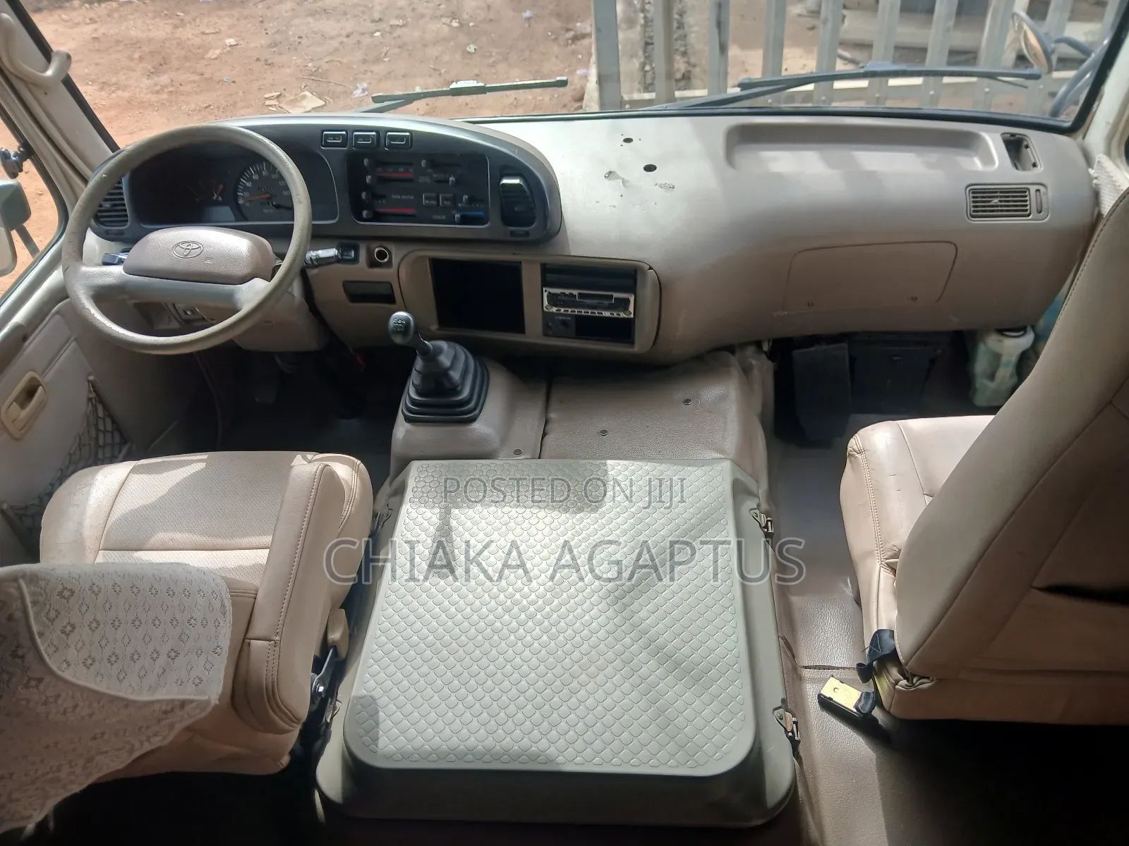 Toyota Coaster 2010