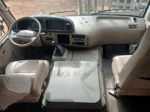 Toyota Coaster 2010