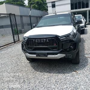 New Toyota Hilux 2025 Black