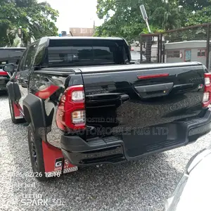 New Toyota Hilux 2025 Black