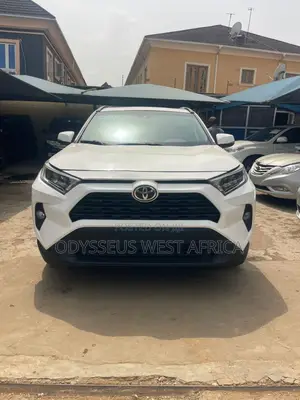 Toyota RAV4 XLE AWD 2019 White