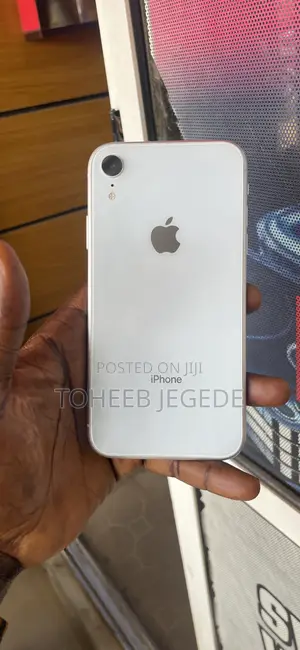 Apple iPhone XR 64 GB White