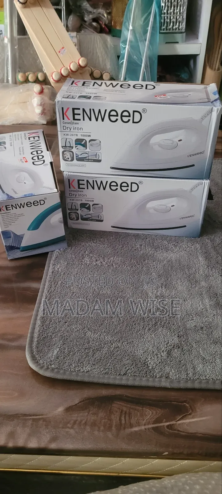 Electric Iron. Dry Iron. (Non-Stick)