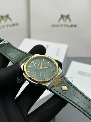Matturi Leather Strap Men Wristwatch