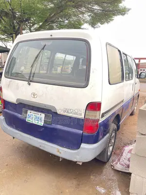 Toyota HiAce 2005 White