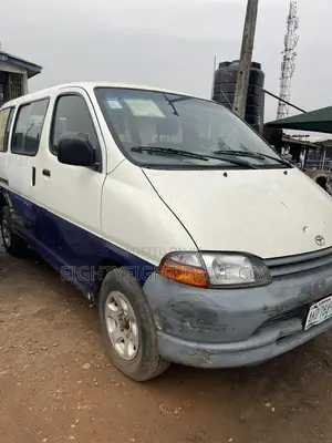 Toyota HiAce 2005 White