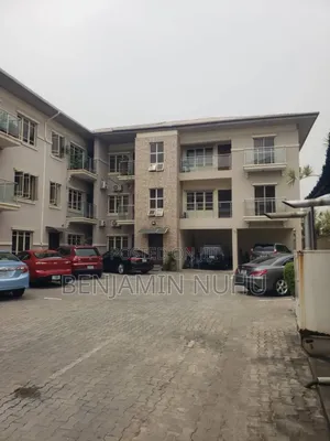 3bdrm Apartment in Lekki Right for rent