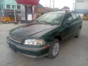 Volvo V40 1999 Green