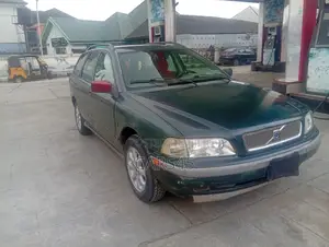 Volvo V40 1999 Green