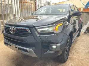 2025 Toyota Hilux,V6