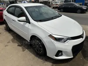 Toyota Corolla S 4dr Sedan (1.8L 4cyl CVT) 2015 White