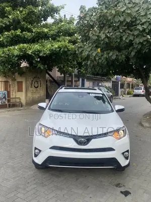 Toyota RAV4 XLE AWD (2.5L 4cyl 6A) 2017 White