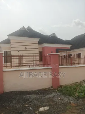 3bdrm Bungalow in Co-Operative Estate, Ayobo for sale