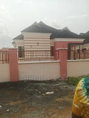 3bdrm Bungalow in Co-Operative Estate, Ayobo for sale