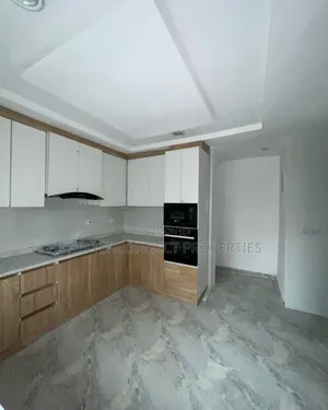 4bdrm Townhouse / Terrace in Osapa london for rent
