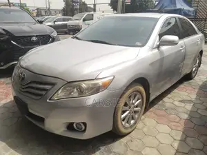Toyota Camry 2010 Silver