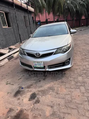 Toyota Camry SE 4dr Sedan (2.5L 4cyl 6A) 2014