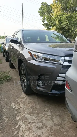 Toyota Highlander XLE 4x2 V6 (3.5L 6cyl 8A) 2018 Gray