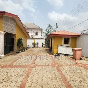 4bdrm Bungalow in Oluyole Estate for sale