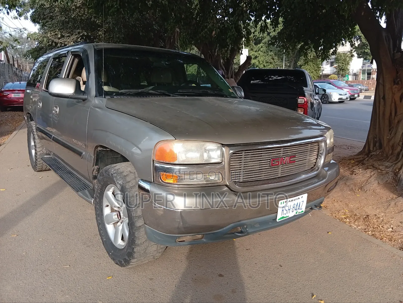GMC Yukon 2001 Gold