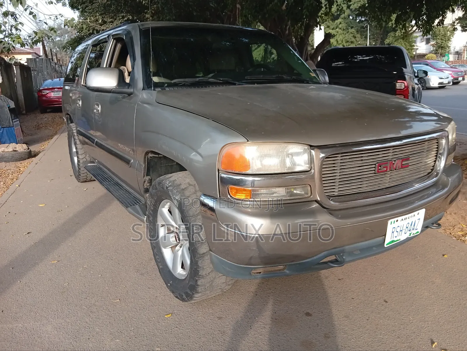GMC Yukon 2001 Gold