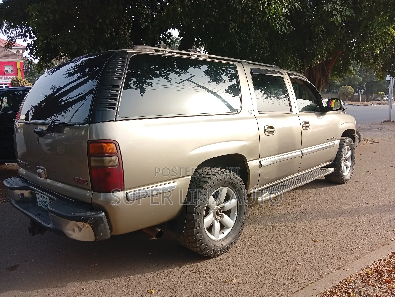 GMC Yukon 2001 Gold