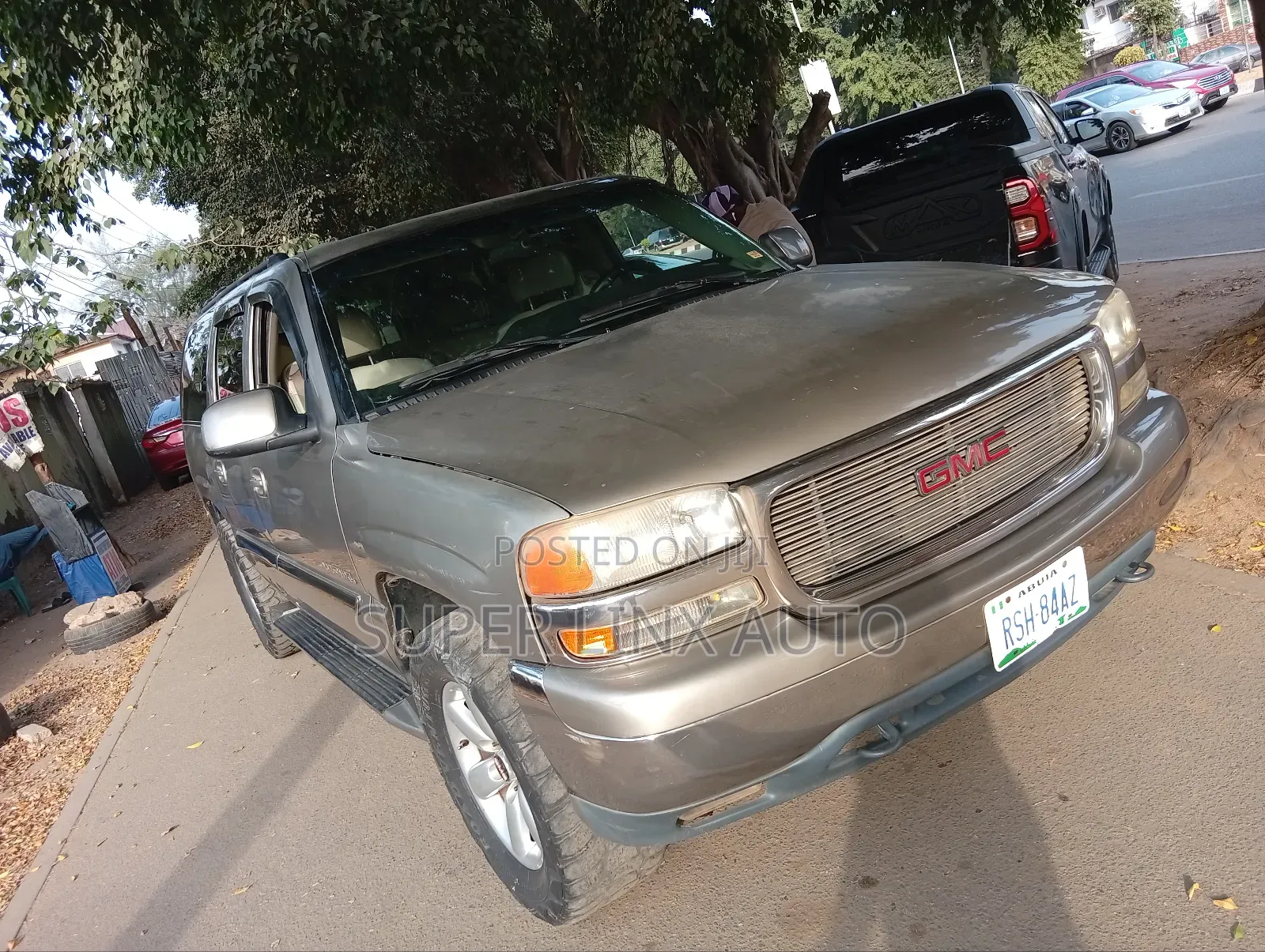 GMC Yukon 2001 Gold