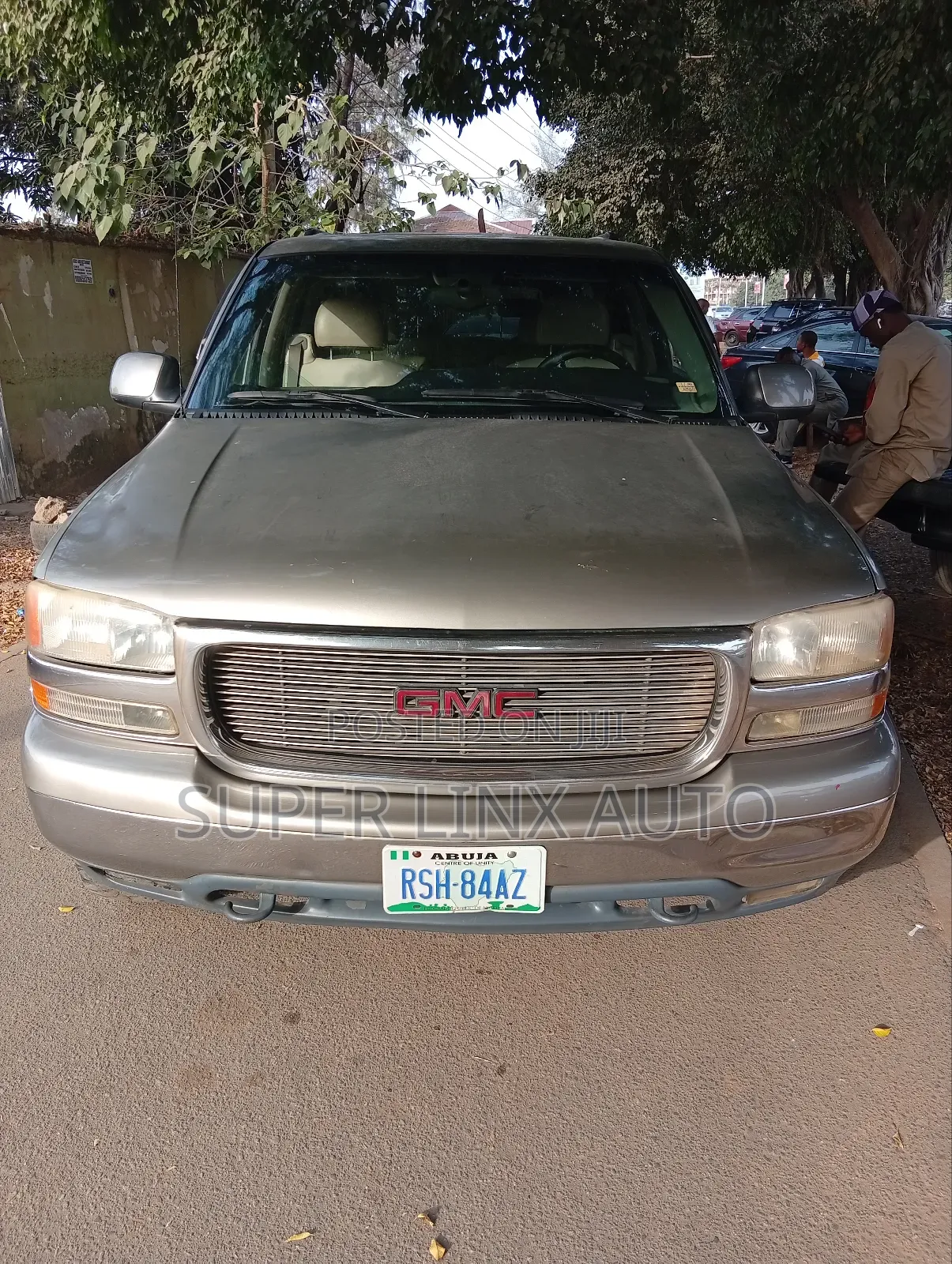 GMC Yukon 2001 Gold