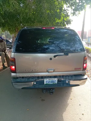 GMC Yukon 2001 Gold