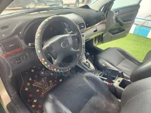 Toyota Avensis 2003 Gold