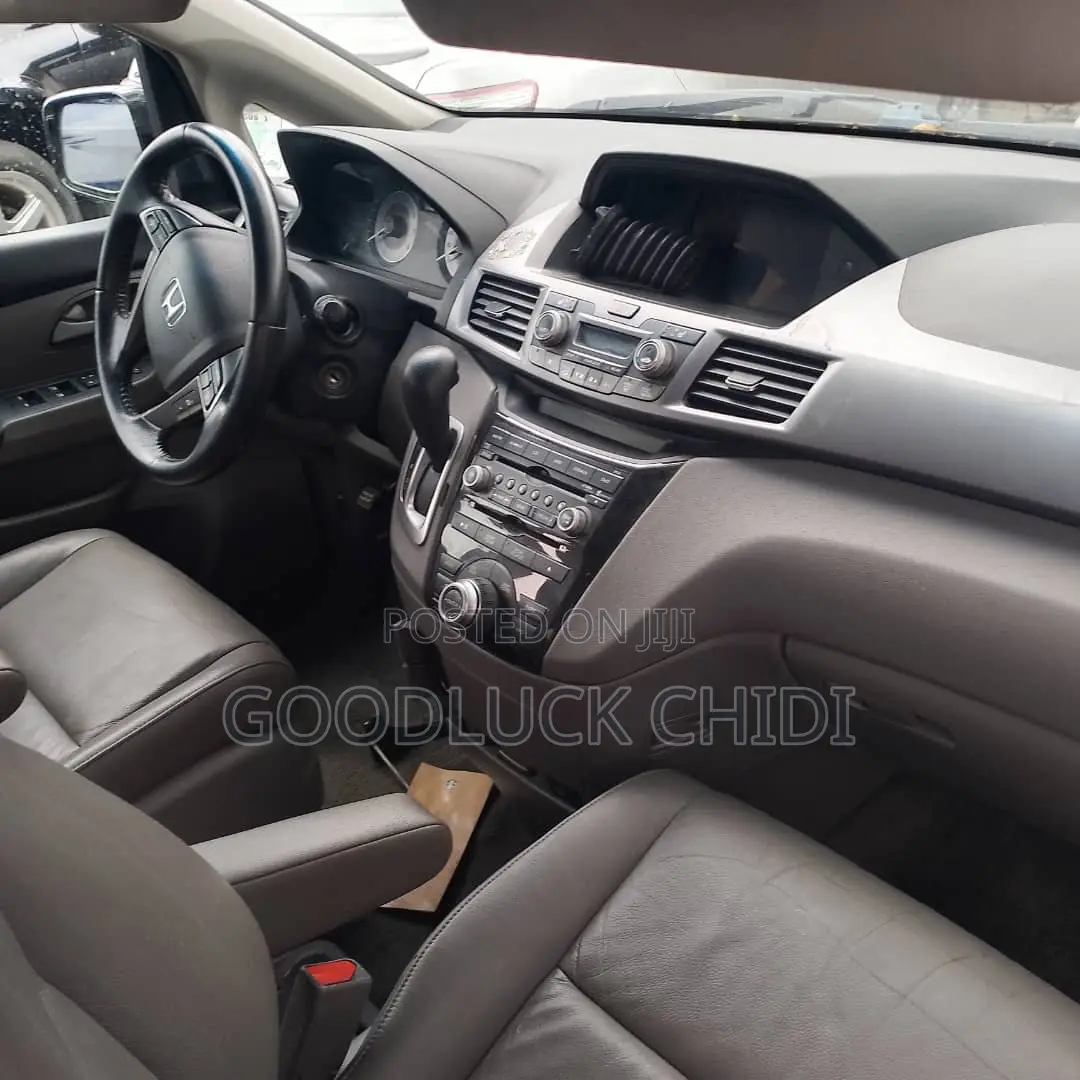 Honda Odyssey 2012 Silver