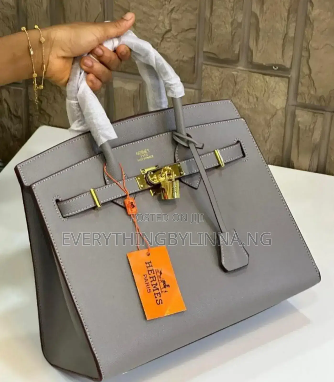 Hermès Birkin30 - Elegant Designer Bag.