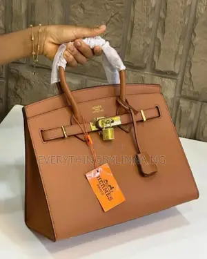 Hermès Birkin30 - Elegant Designer Bag.