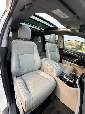 Toyota Highlander Limited 4x2 V6 (3.5L 6cyl 8A) 2017 White