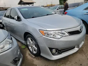 Toyota Camry SE 4dr Sedan (2.5L 4cyl 6A) 2013 Silver