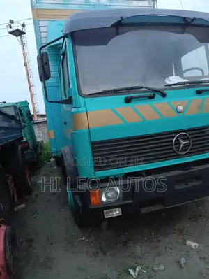1320 M/Benz Truck