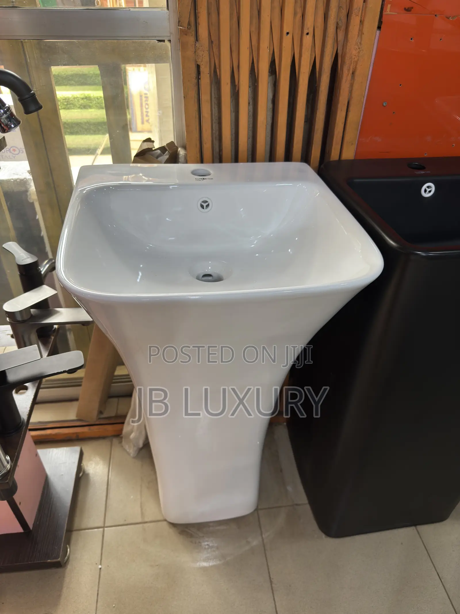 Dining Stand Alone Wash Hand Basin
