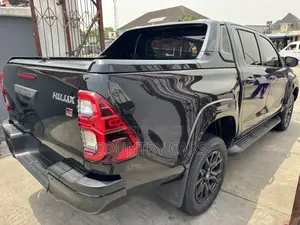 Toyota Hilux 2023 Black