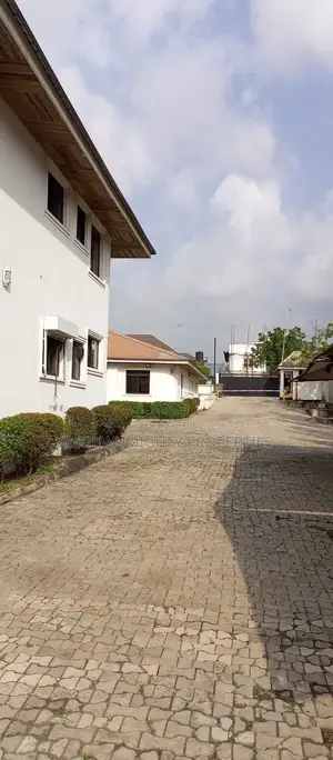 19bdrm Duplex in Wuse 2 Estate for rent