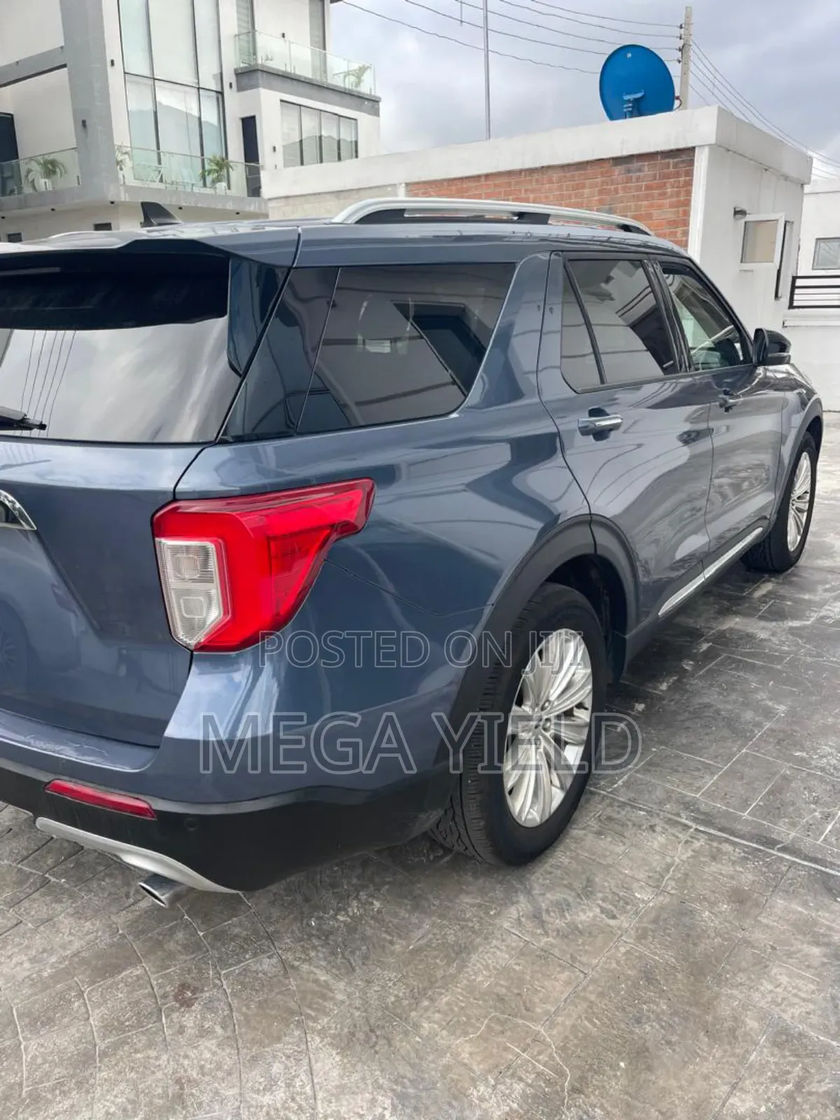 Ford Explorer Limited 2022 Blue